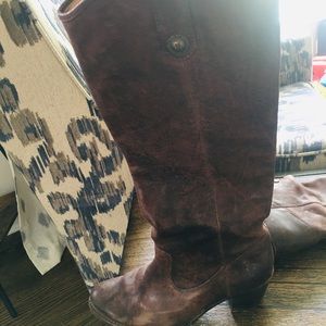 Aunthentic FRYE boots. Gently used condition.